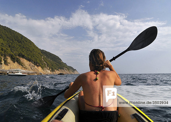 Reise Küste Meer Kajak vorwärts Italien Ligurien