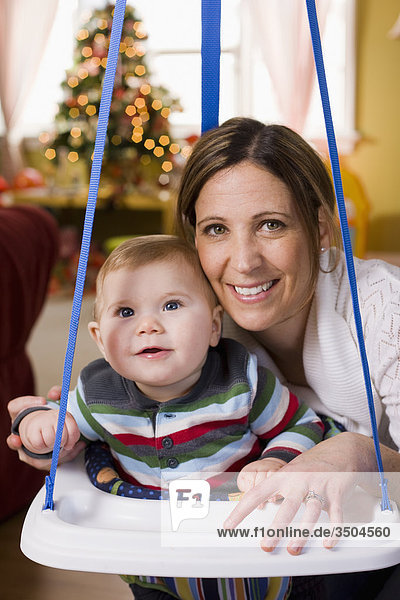 Portrait Frau mit ihrem Baby zu Weihnachten  Bradford  Ontario