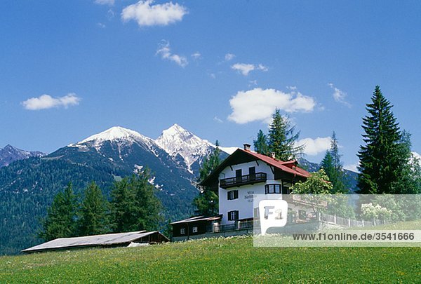 Berg Wohnhaus Schneedecke Hintergrund