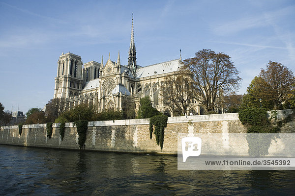 Frankreich  Paris  Kathedrale Notre Dame  von der Seine aus gesehen