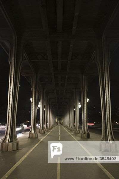 Frankreich  Paris  Pont Bir Hakeim bei Nacht