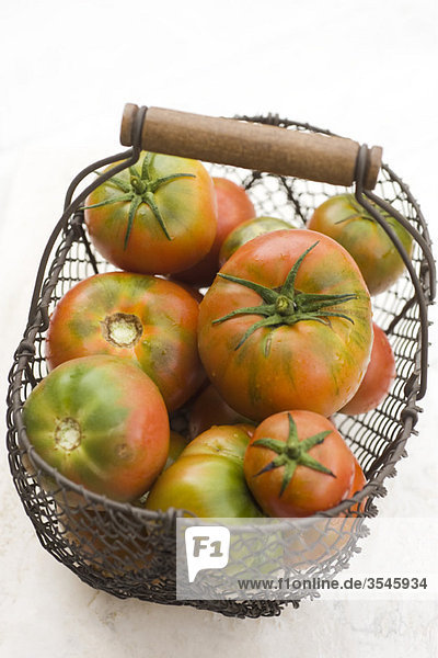 Tomaten im Korb