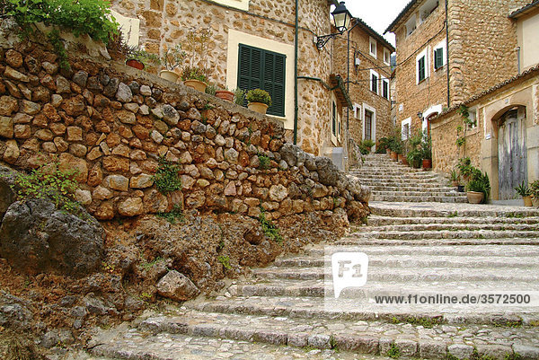 Alley and stairs  Fornalutx  Mallorca  Spain  Europe