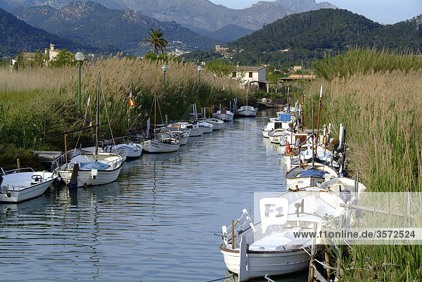 Fischerboote im Naturhafen. Puerto de Andraitx  Mallorca  Spanien  Europa