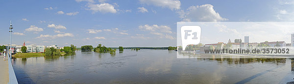 Flooded Oder between Frankfurt at the Oder  Germany and Slubice  Poland