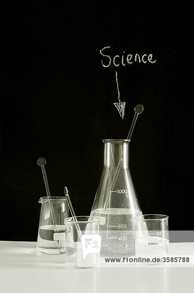 Wissenschaftliche Becher und Flaschen