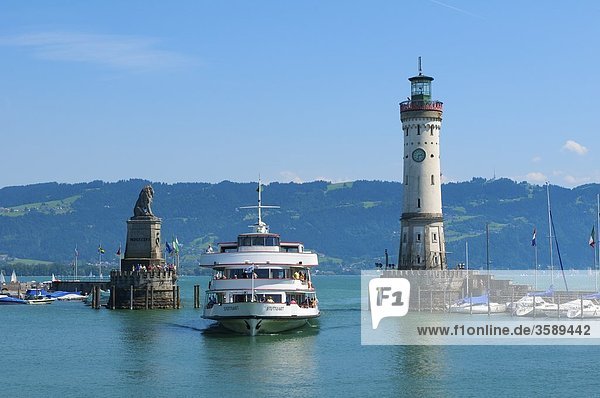 Hafeneinfahrt  Bodensee  Lindau  Bayern  Deutschland  Europa