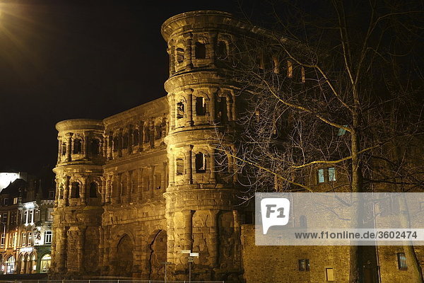 Porta Nigra bei Nacht  Trier  Deutschland