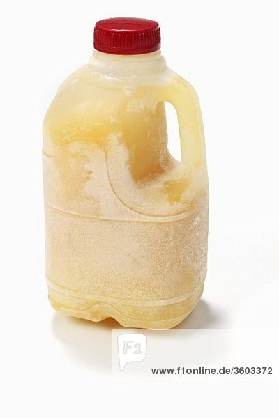 Orangensaft (gefroren) in Plastikflasche