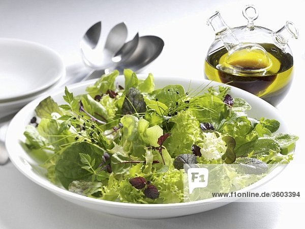 Gemischter Blattsalat mit Olivenöl