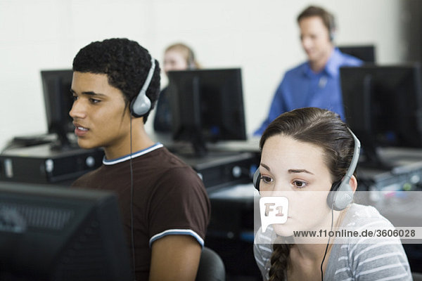 Studenten lernen im Computerlabor