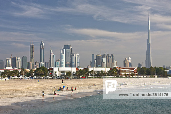 Dubai  Vereinigte Arabische Emirate  Mittlerer Osten  Vereinigte Arabische Emirate  sand Strand  Strand  Strand  Skyline  Blöcke von Wohnungen  Hochhäuser  Travel  Sehenswürdigkeit  Wahrzeichen