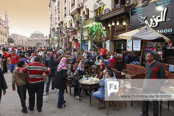 Straßencafes am Basar Khan el-Khalili  Kairo  Ägypten