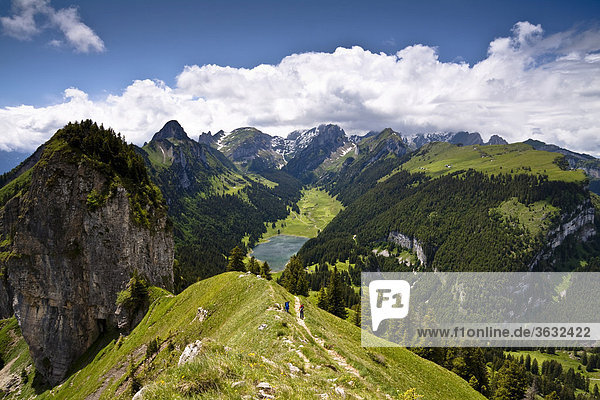 Ausblick vom Hohen Kasten mit dem Sämtisersee und dem Alpsteingebirge  Brülisau  Kanton Appenzell Innerrhoden  Schweiz  Europa