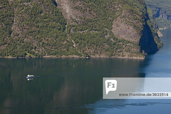 Ausblick auf den Aurlandsfjord  Aurlandsfjord  Norwegen  Skandinavien  Europa