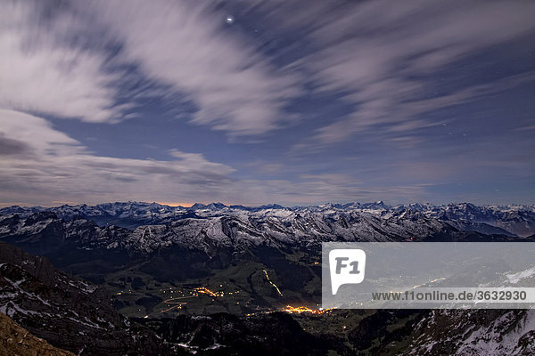 Blick vom Säntis bei Vollmond auf die Bergkette der Churfirsten  Kanton Appenzell  Schweiz  Europa