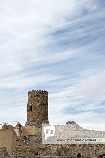 Alter Wachturm in Al Mudayrib  Oman  Naher Osten