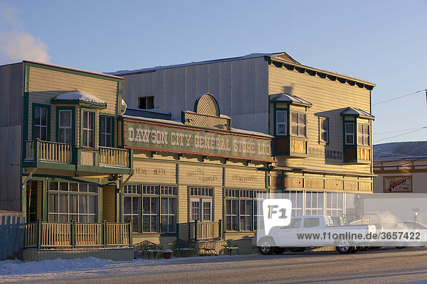 Historische Gebäude  Gemischtwarenhandlung  Klondike Gold Rush  Front Street  Dawson City  Yukon Territory  Kanada