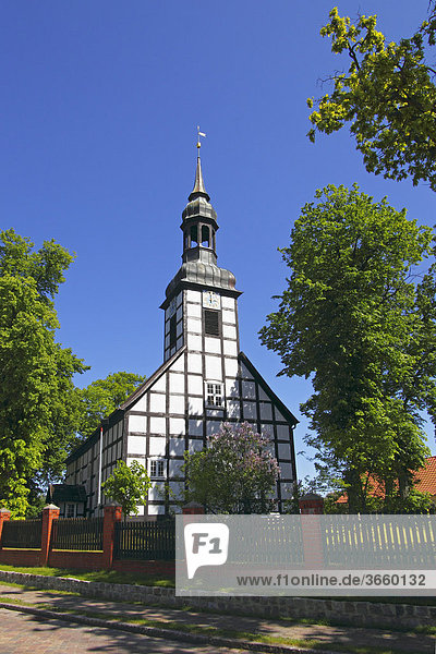 Historische Ahlbecker Dorfkirche von 1754  barocke Fachwerkkirche  Ahlbeck  Landkreis Uecker-Randow  Mecklenburg-Vorpommern  Deutschland  Europa