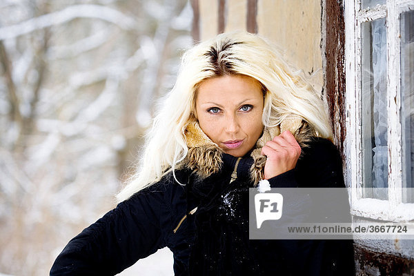 Junge Frau im Winter  Portrait