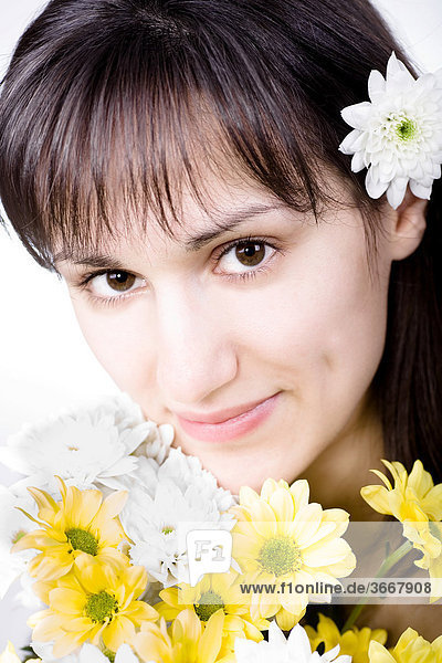 Junge Frau  Portrait  Blüten