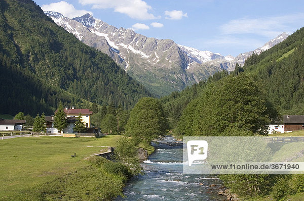 Gschnitztal Seitental des Silltal Tirol Österreich Schafkamm und Feuersteine über dem Gschnitzbach