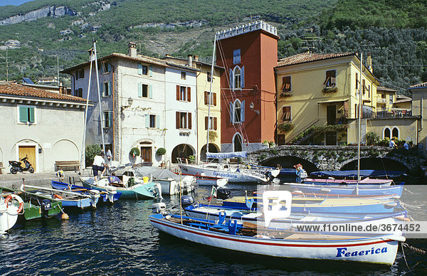 Hafen von Cassone am Gardasee Italien