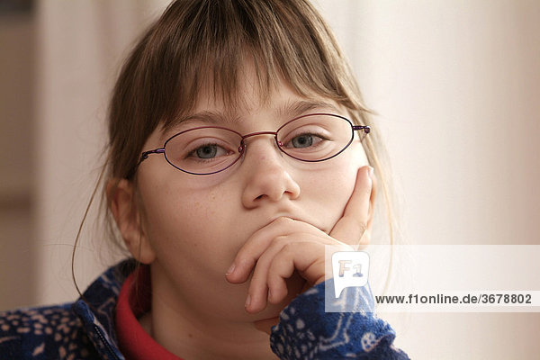 Mädchen mit brille