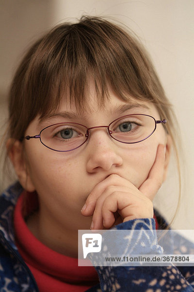 Mädchen mit brille
