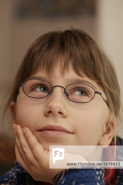 Mädchen mit brille