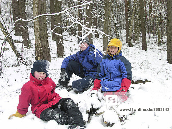 Kinder im schnee
