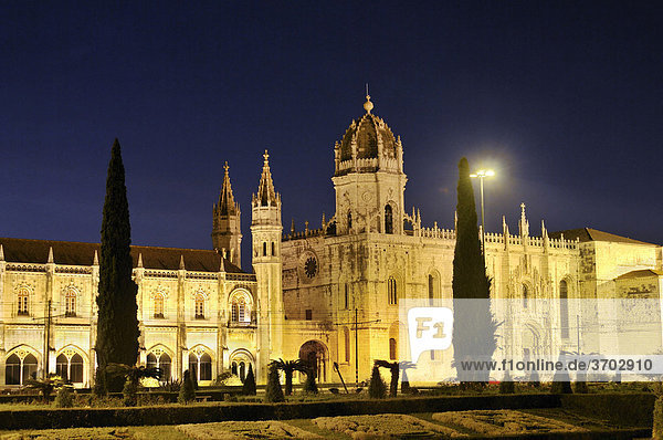 Hieronymus-Kloster bei Nacht  Mosteiro dos Jeronimos  UNESCO Welterbe  Spätgotik  Manuelinik  Belem  Lissabon  Portugal  Europa