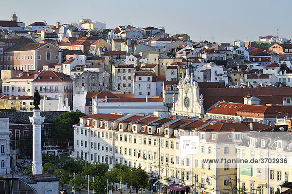 Blick auf den Platz Praca Rossio vom Aufzug Elevador Santa Justa  Stadtteil Baixa  Lissabon  Portugal  Europa