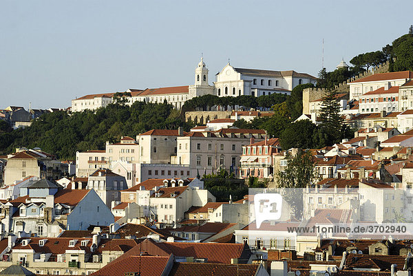 Blick auf das Kloster Mosteiro Nossa Senhora da Graca im Stadtteil Alfama  Lissabon  Portugal  Europa