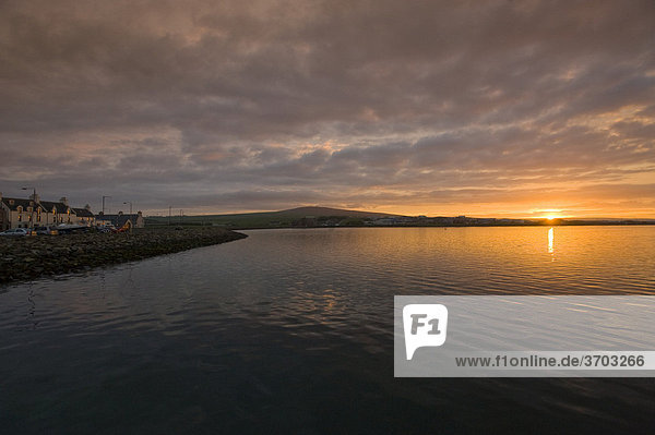 Sonnenuntergang in Kirkwall  Orkney Inseln  Schottland  Großbritannien  Europa