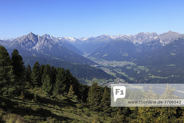 Blick vom Patscherkofel über Stubaital  Stubaier Alpen  Tirol  Österreich  Europa