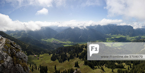 Blick auf die Allgäuer Alpen und das Bayrische Hochland  Wendelstein  Bayern  Deutschland  Europa