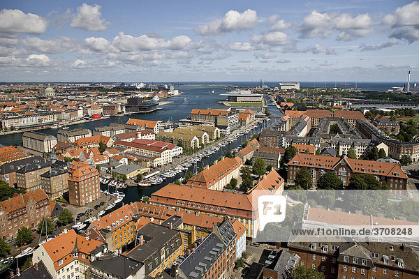 Blick auf Kopenhagen von der Spitze der Erlöserkirche  Kopenhagen  Dänemark  Europa