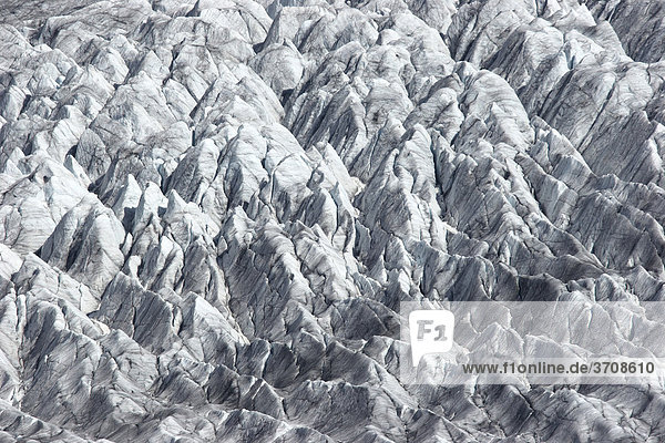 Oberfläche des Aletschgletschers  Berner Alpen  Kanton Wallis  Schweiz  Europa