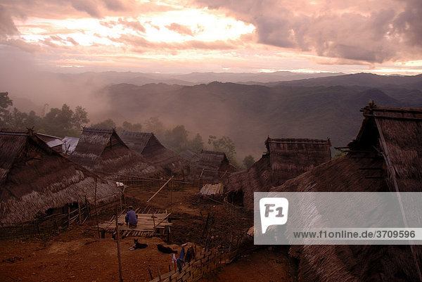 Poverty  evening mood in the mountains  village of the Akha Nuqui ethnic group  thatched huts  Ban Peuyenxangkaw  Phongsali district and province  Laos  Southeast Asia  Asia