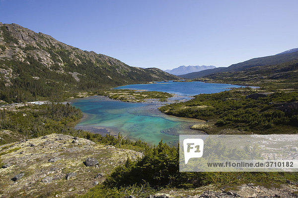 Panoramablick über den Deep Lake See historischer Chilkoot Pass Chilkoot Trail Wanderweg Yukon Territory British Columbia BC Kanada
