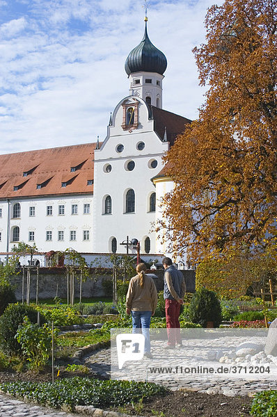 Benediktbeuern Kreis Bad Tölz-Wolfratshausen Oberbayern Deutschland Kloster der Salesianer
