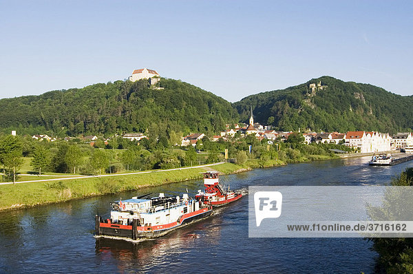 Stadt Riedenburg mit der Rosenburg über dem Rhein Main Donau Kanal im Altmühltal Niederbayern Deutschland