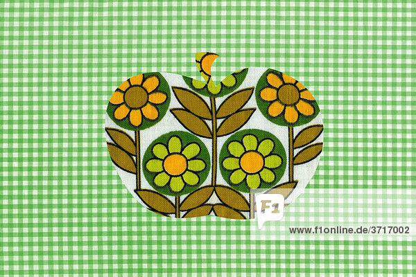 Blumenapfel auf grünem Gingham-Hintergrund