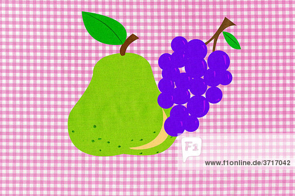Trauben und Birne auf rosa Gingham-Hintergrund