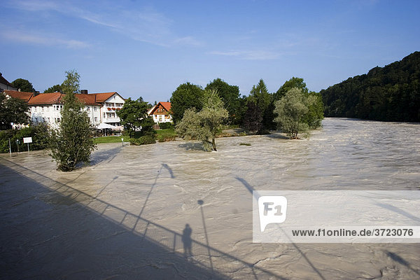 Hochwasser der Isar in Bad Tölz Oberbayern