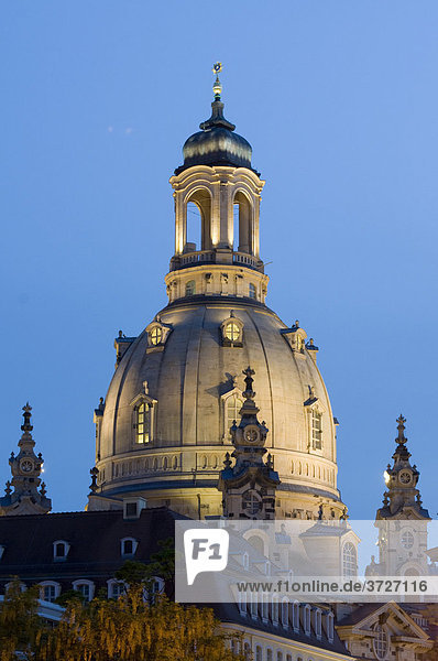 Kuppel der Frauenkirche bei Dämmerung  Dresden  Sachsen  Deutschland