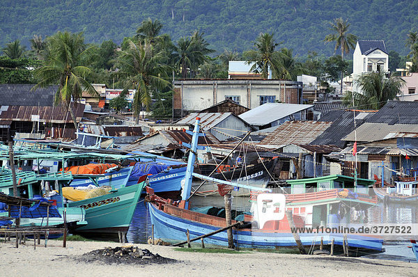 Fischerboote im Hafen des Fischerdorf Phu Quoc  Vietnam  Asien