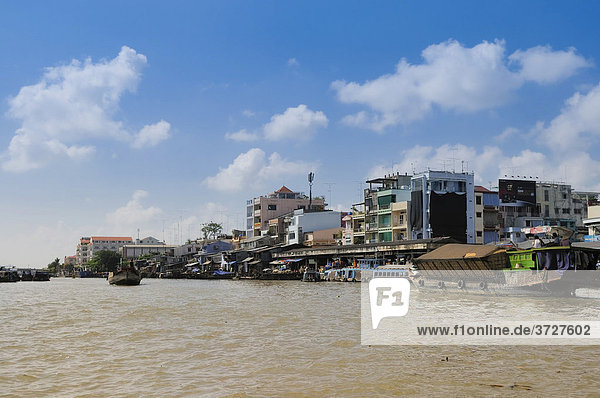 Häuser der Stadt Vin Long  vom Mekong aus gesehen  Vinh Long  Mekongdelta  Vietnam  Asien