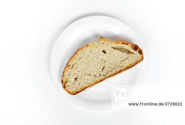 Eine Scheibe Brot auf einem Teller